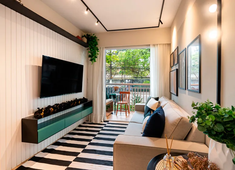 Sala de apartamento decorado com varanda no Sppace Jardim Botânico — Plano&Plano